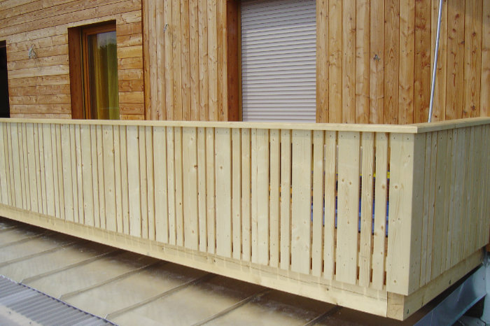Holzbalkone von Zimmerei Bachmeier Holzhaus mit Balkon
